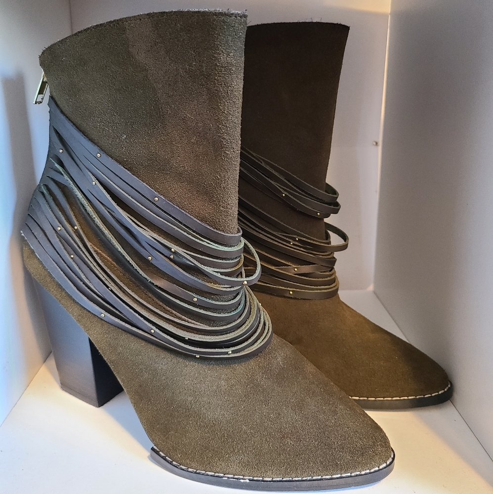 Kelsi Dagger Zena size 8 suede booties